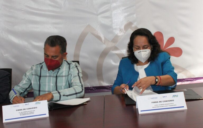 Suscriben SMyT y ATAH convenio de colaboración en beneficio de universitarios