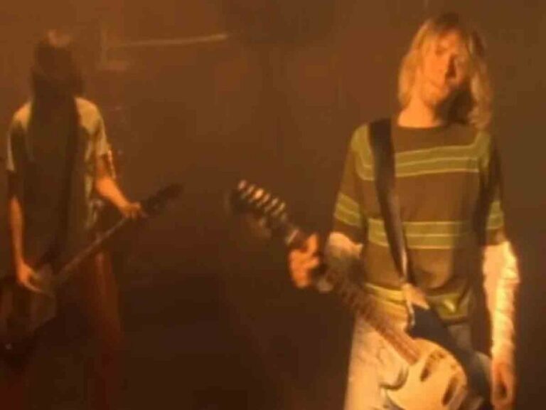 Icónica guitarra azul de Kurt Cobain será subastada en Nueva York