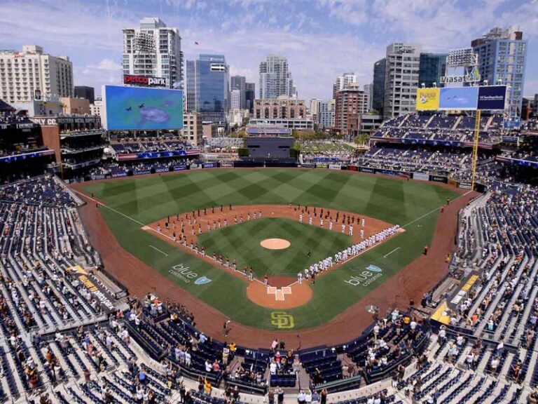 Hombre noquea a varias mujeres que agredieron a su esposa