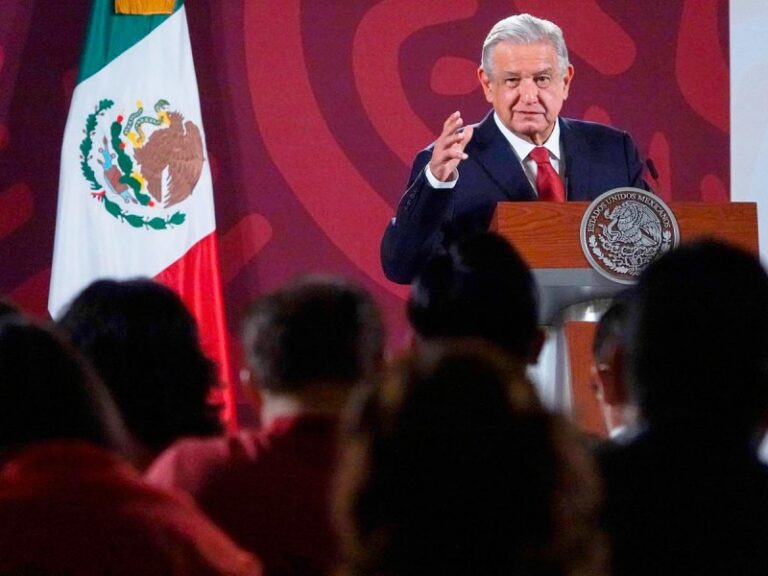 ‘El litio es nuestro’: López Obrador al celebrar nacionalización del mineral