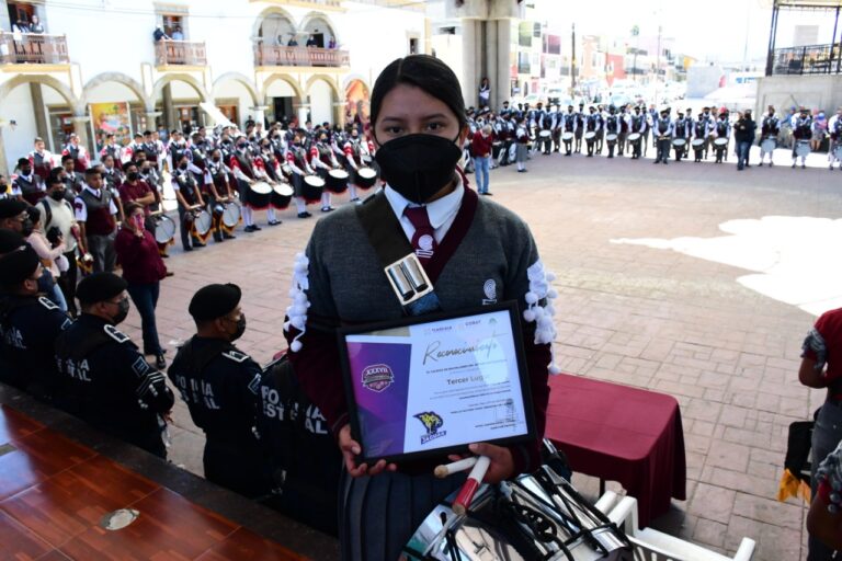 Bandas de Guerra del Cobat se presentaron en Teatro del pueblo de Contla