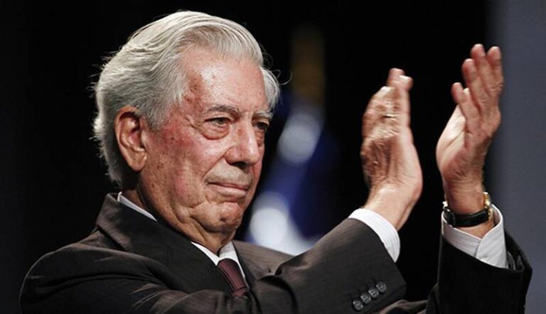Vargas Llosa da positivo a COVID-19