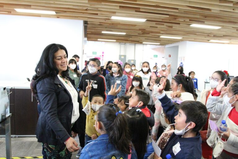 Celebra TSJE «Día de la Niñez» con visita a Ciudad Judicial y obra de teatro con títeres  