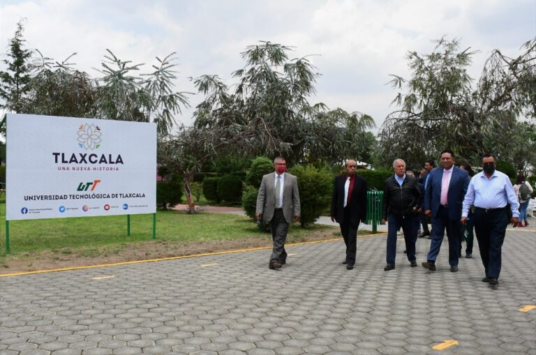 La UTTTlax y el Cobat firman convenio con oferta de pase directo