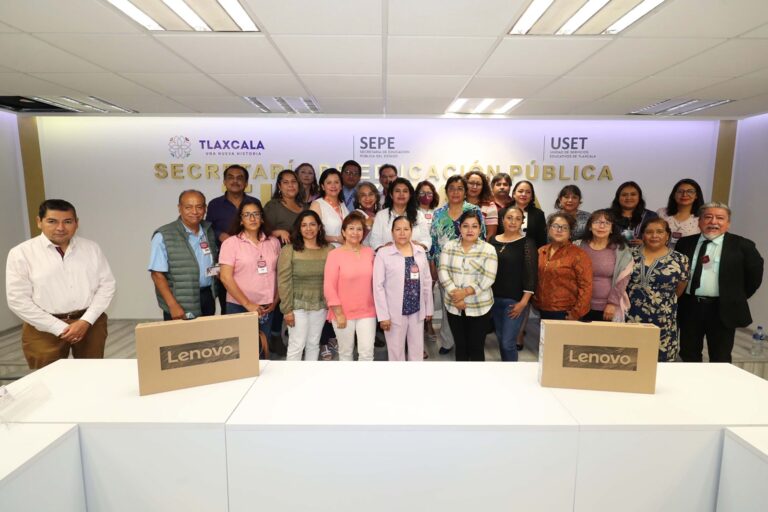 USET rifa laptops a personal de educación especial