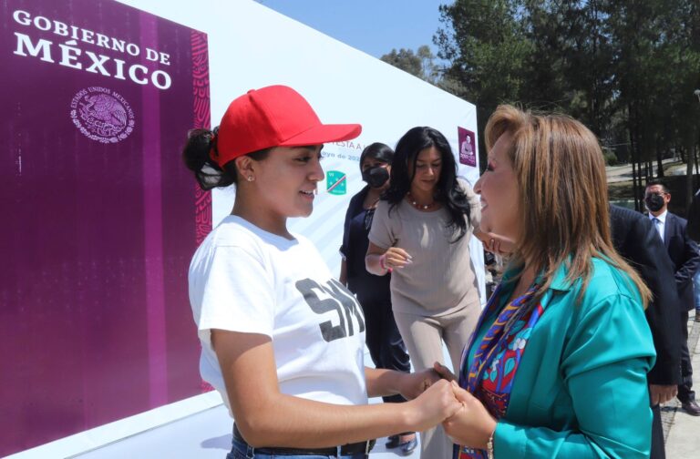 Gobernadora Lorena Cuéllar tomó protesta de bandera a soldados del SMN