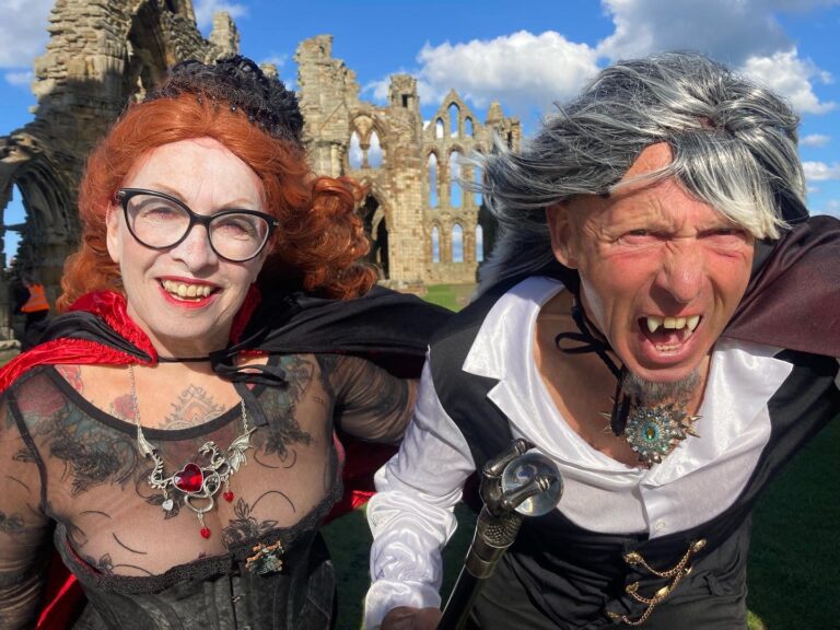 Vampiros ‘toman’ la ciudad e imponen récord Guinness