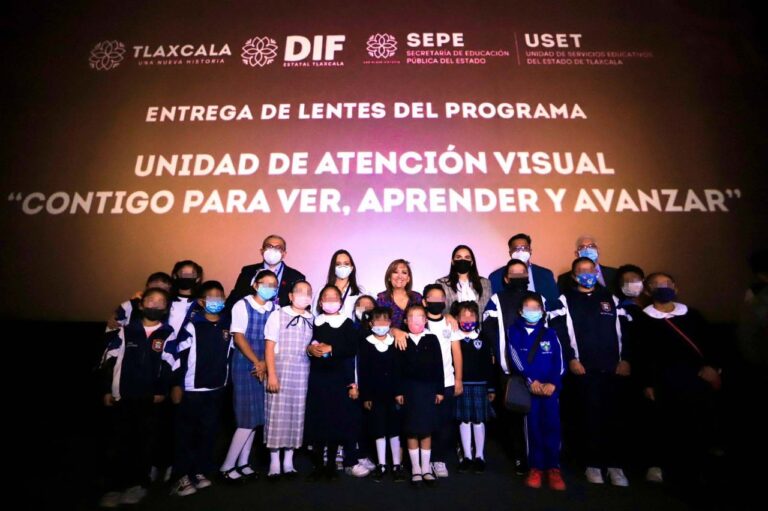 Gobernadora entregó lentes a menores de edad como parte de programa de atención visual