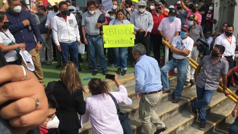 Docentes Protestan por Falta de Pagos y Bono del Día del Maestro