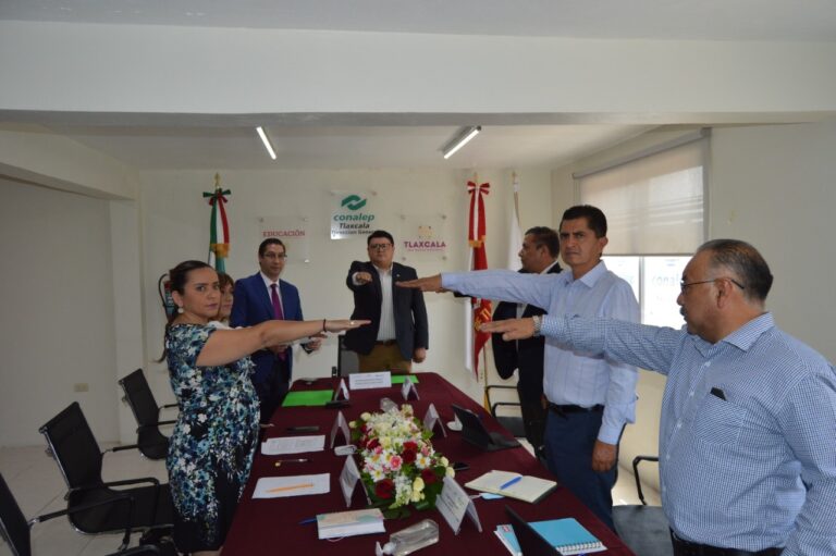 Toman protesta integrantes del comité de vinculación del Conalep