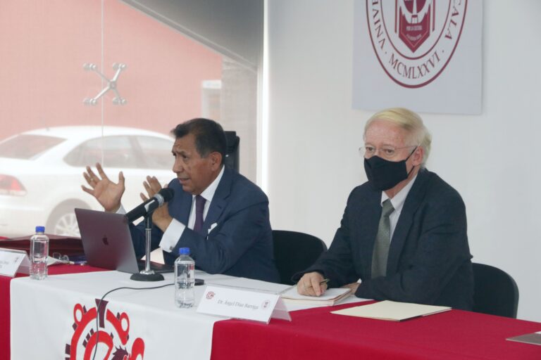 Reflexionan en la UATx acerca de su modelo educativo