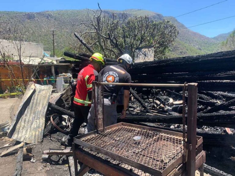 Mueren dos niños en incendio cuando jugaban con encendedor