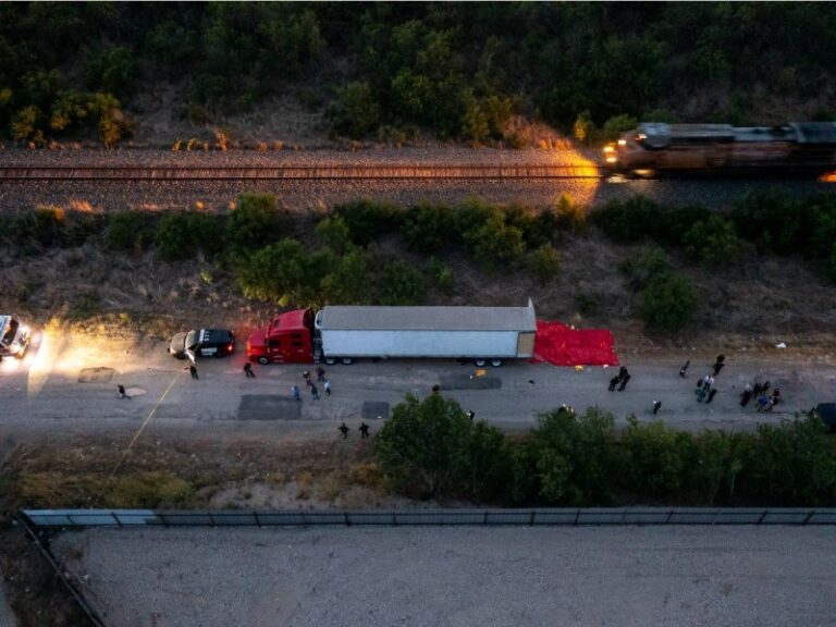Aumentan a 27 los mexicanos muertos en tráiler