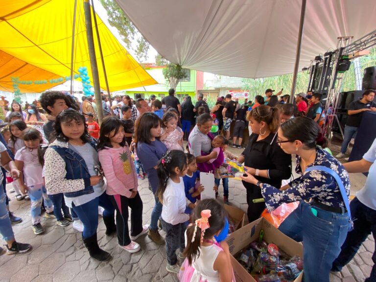 Inaugura Diputada Gabriela Brito la feria del barrio de Tlacomulco