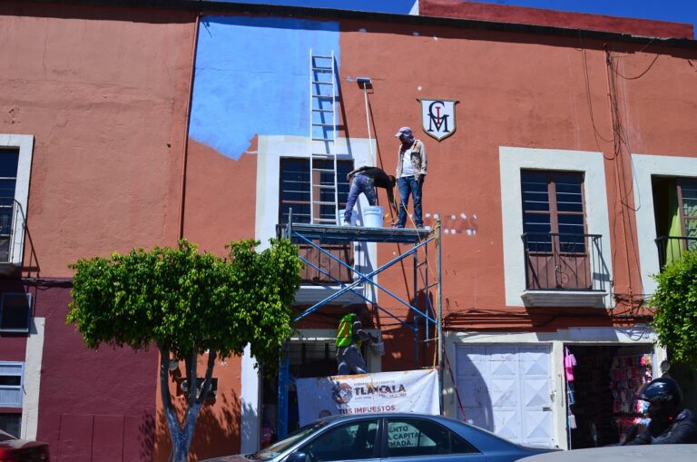 Remozamiento de Fachadas Suma 120 Particulares y 10 de Gobierno