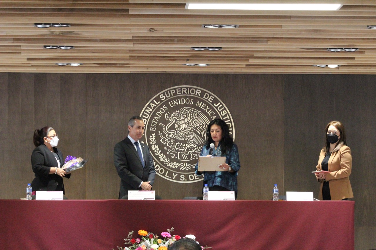 Disertan conferencia magistral sobre nueva etapa de la jurisprudencia en el TSJE