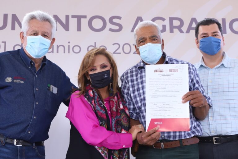 Gobernadora Lorena Cuéllar da certeza jurídica sobre patrimonio a 150 familias