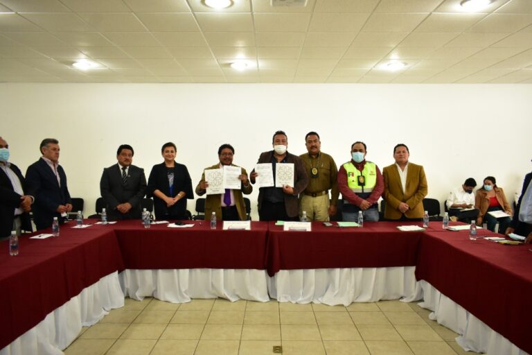 Firma convenios CECyTE-EMSaD Tlaxcala con CEPC y UTT