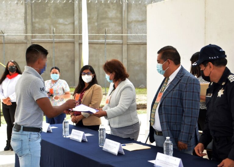 Icatlax y SSC entregan 150 constancias en cereso de Apizaco