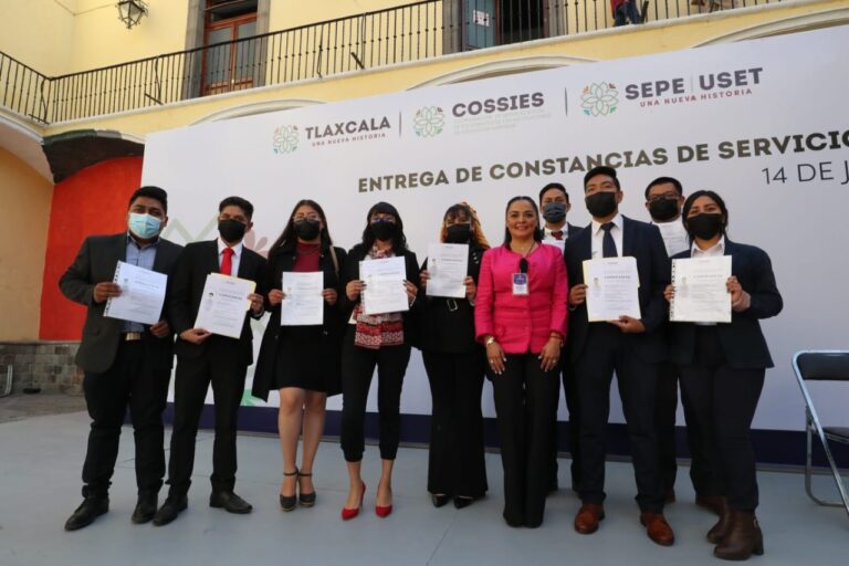 SEPE-USET entrega 2600 constancias de servicio social a estudiantes