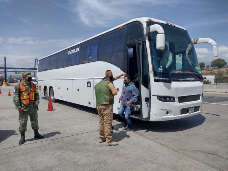 Brindan Zona Militar y Gobierno del Estado Apoyo a 1798 Migrantes