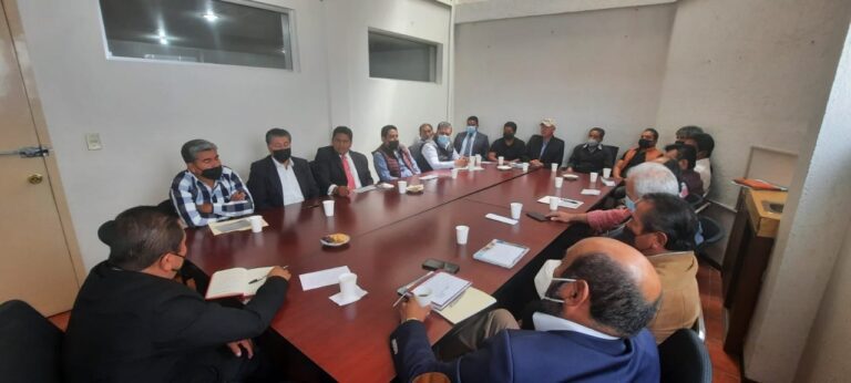 Nuevo titular de la SMyT atiende peticiones de transportistas