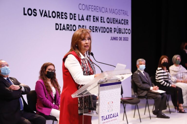 Llama Gobernadora a funcionarios estatales a desempeñarse bajo los principios de la 4T