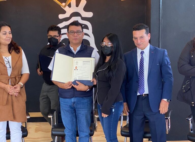 UPTx entrega títulos universitarios a ingenieros egresados 2021 y 2022