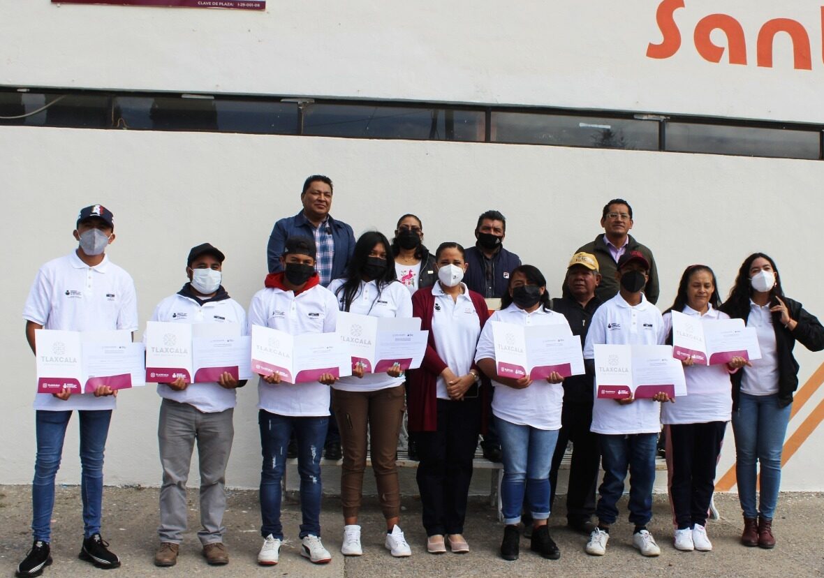 Entrega ITEA 58 certificados a personas de Xaloztoc, Huamantla y Zitlaltepec