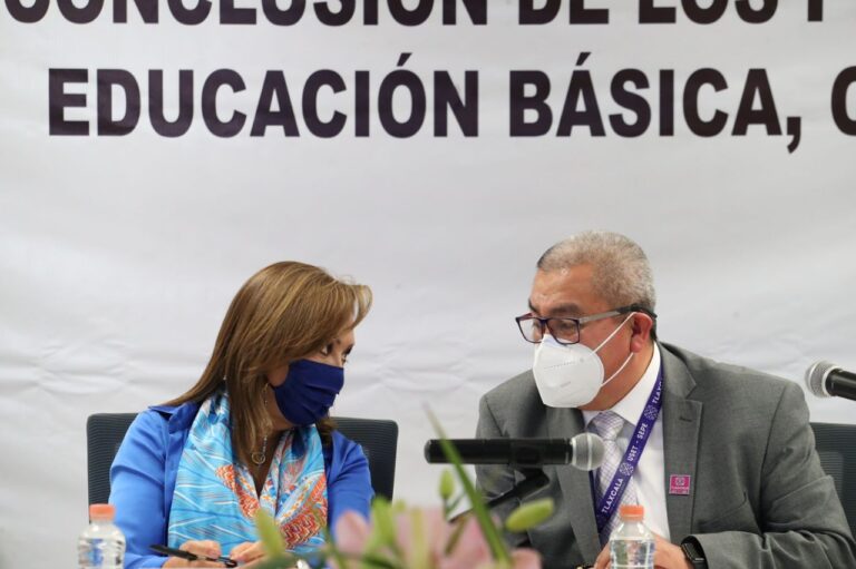 Atestigua gobernadora informe de procesos de asignación de plazas para maestras y maestros