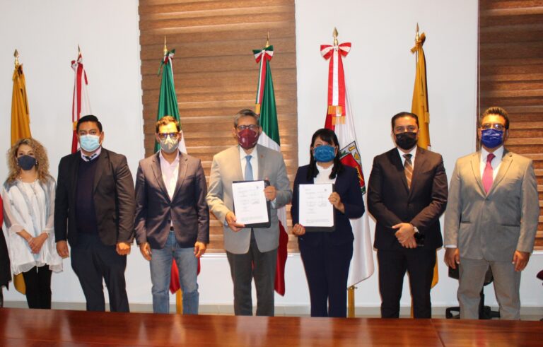 IAIP y UATX refrendan convenio de colaboración institucional