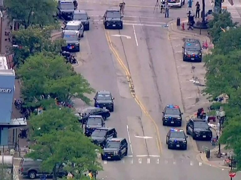 Muere mexicano durante tiroteo en Highland Park, Illinois
