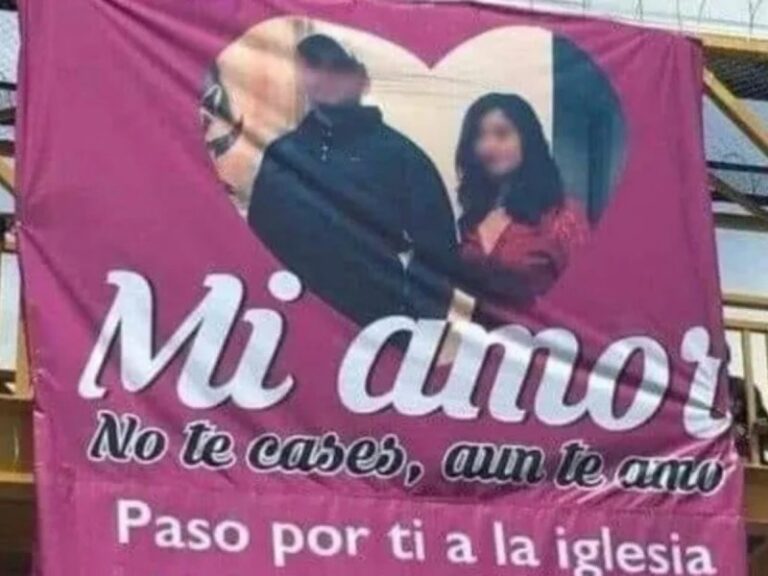 ‘Mi amor, no te cases, aún te amo’, le escribe a su ex en un cartel