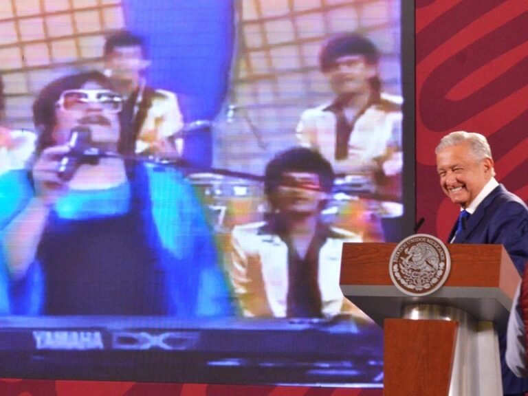 Con ‘¡uy, qué miedo!’, de Chico Che, López Obrador se burla de opositores