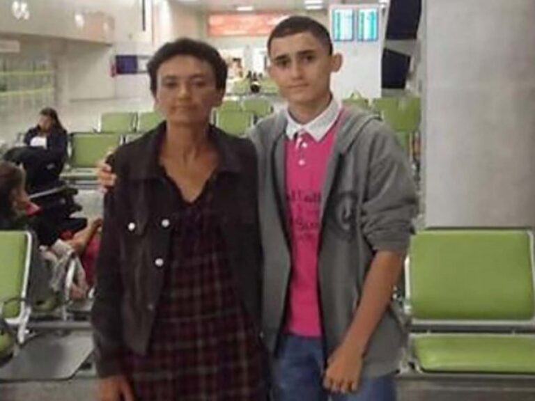 Niño aprueba examen para la prepa usando solo libros de la basura