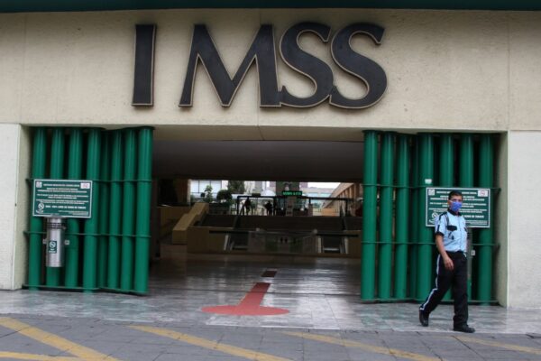 Una mujer fue sometida en el IMSS a 30 sesiones de quimioterapia innecesarias