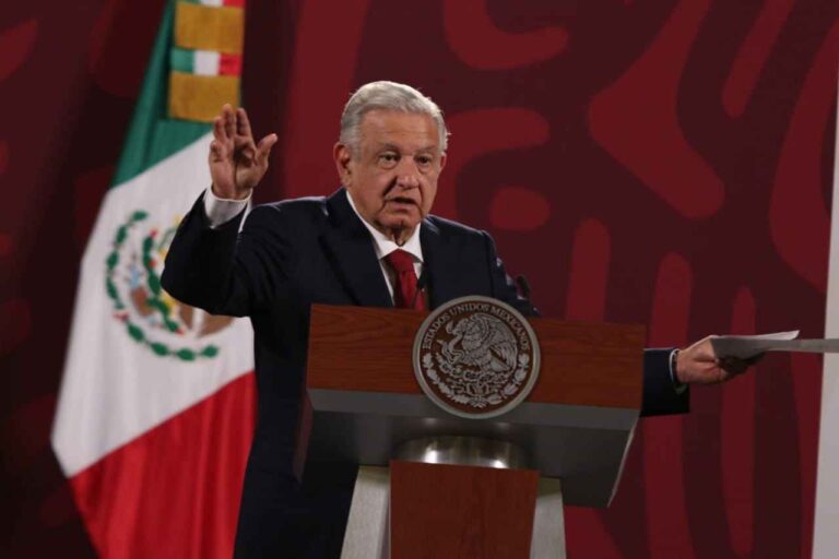 López Obrador firma decreto para garantizar el agua en Nuevo León