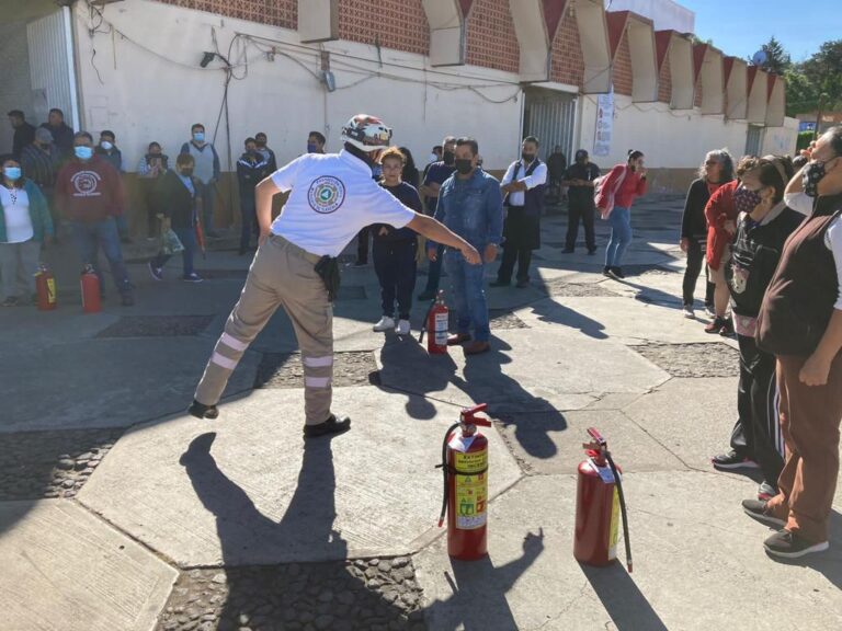 Capacita Protección Civil de Tlaxcala Capital a locatarios del Mercado Municipal