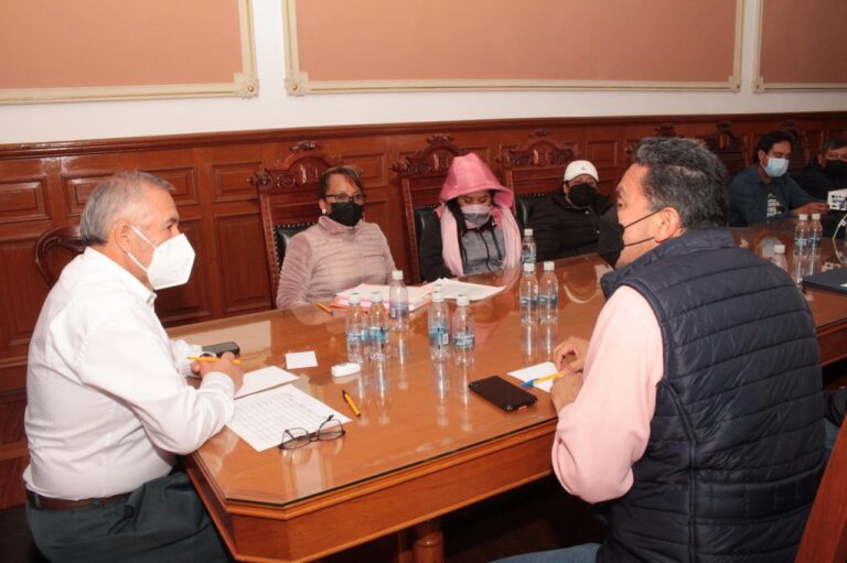 Atiende Segob a comisión de habitantes de San Pedro Tlalcuapan