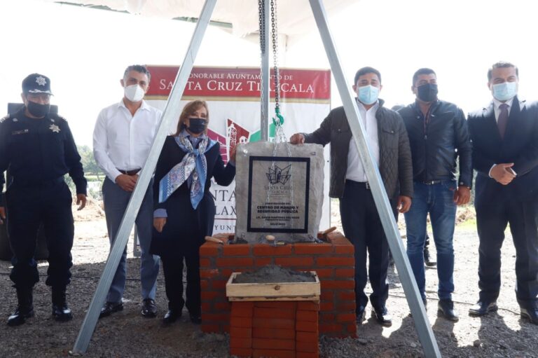 Colocó Gobernadora Lorena Cuéllar Primera Piedra del C2 de Santa Cruz Tlaxcala