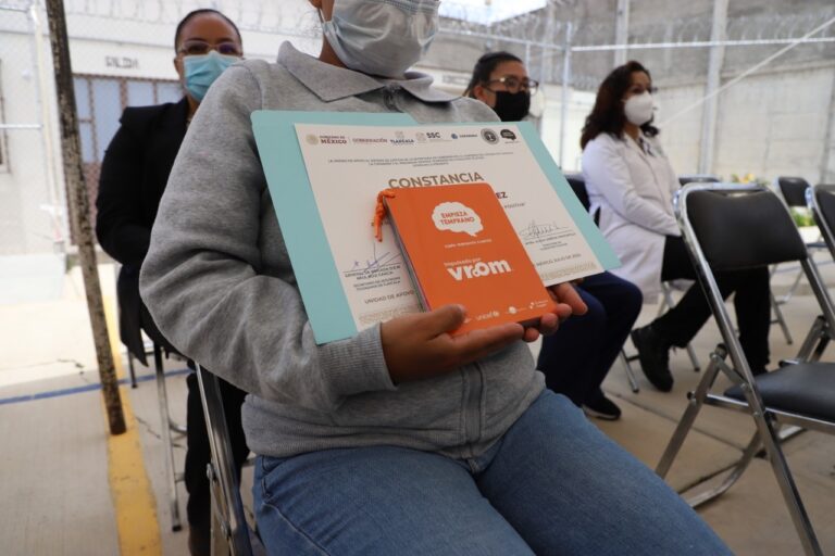 Entregan constancias de «Crianza Positiva» a internas de Tlaxcala