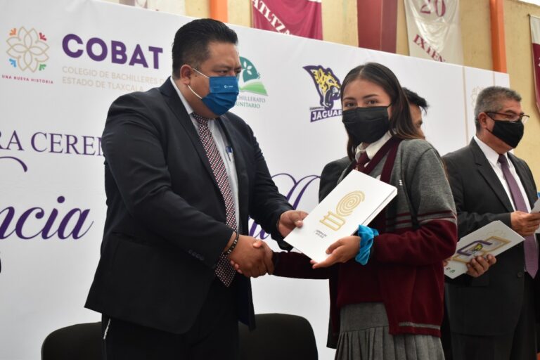Cobat reconoce a los alumnos destacados
