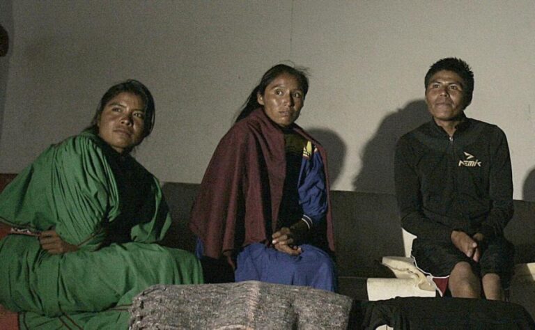 Hermanos rarámuris representan a México en República Checa