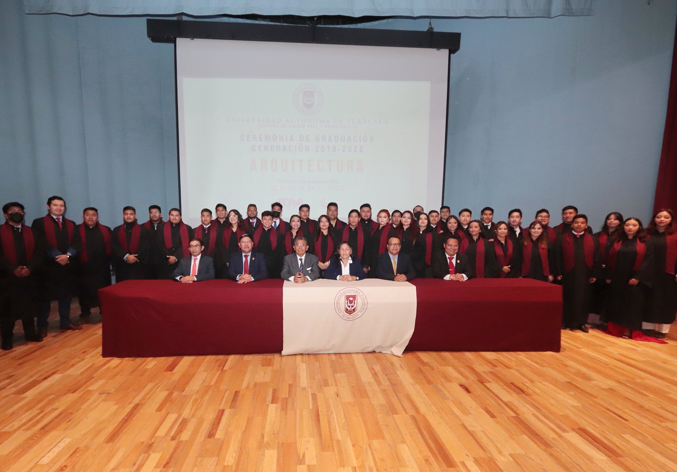 31 Entrega UATx a la sociedad profesionales en arquitectura