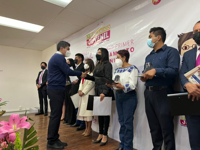 Entrega Comisión de Juventud e ITE constancias a integrantes del XI Parlamento Juvenil 2022