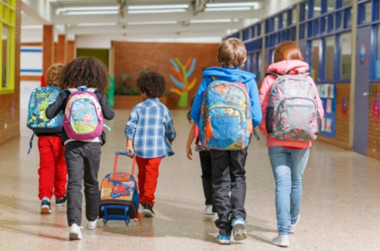 Recomienda IMSS Tlaxcala no exceder el peso de la mochila escolar, con relación al peso del o de la menor  