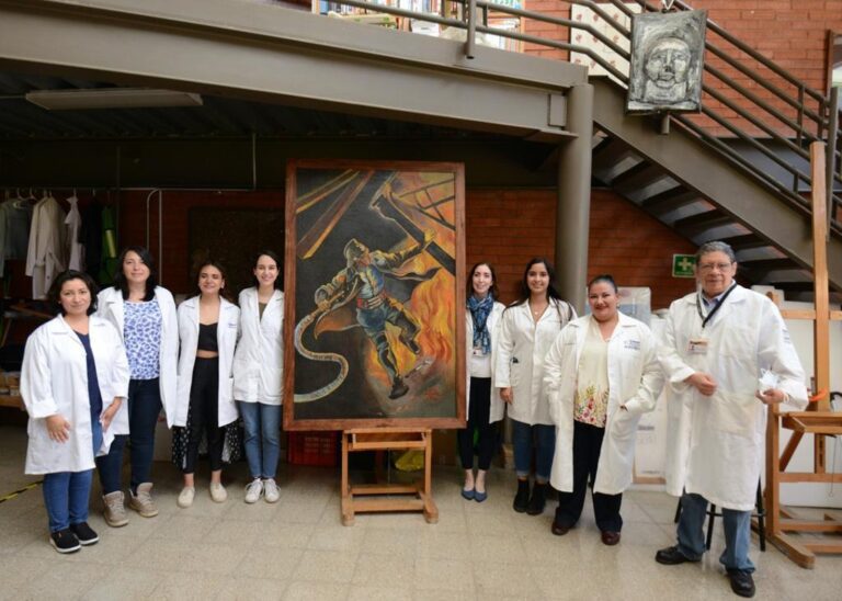 INAH entrega pintura de caballete restaurada a Bomberos de la Ciudad de México