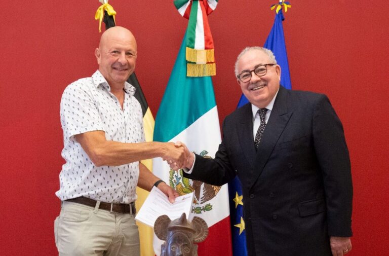 Restituyen a México pieza arqueológica prehispánica, desde Bélgica