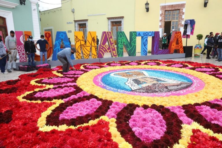 Gobierno del Estado reconoce labor de los artesanos de Huamantla por lograr Récord Guinness