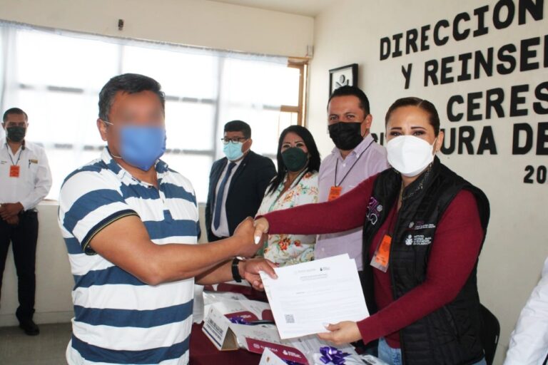 Personas privadas de su libertad terminan su educación básica